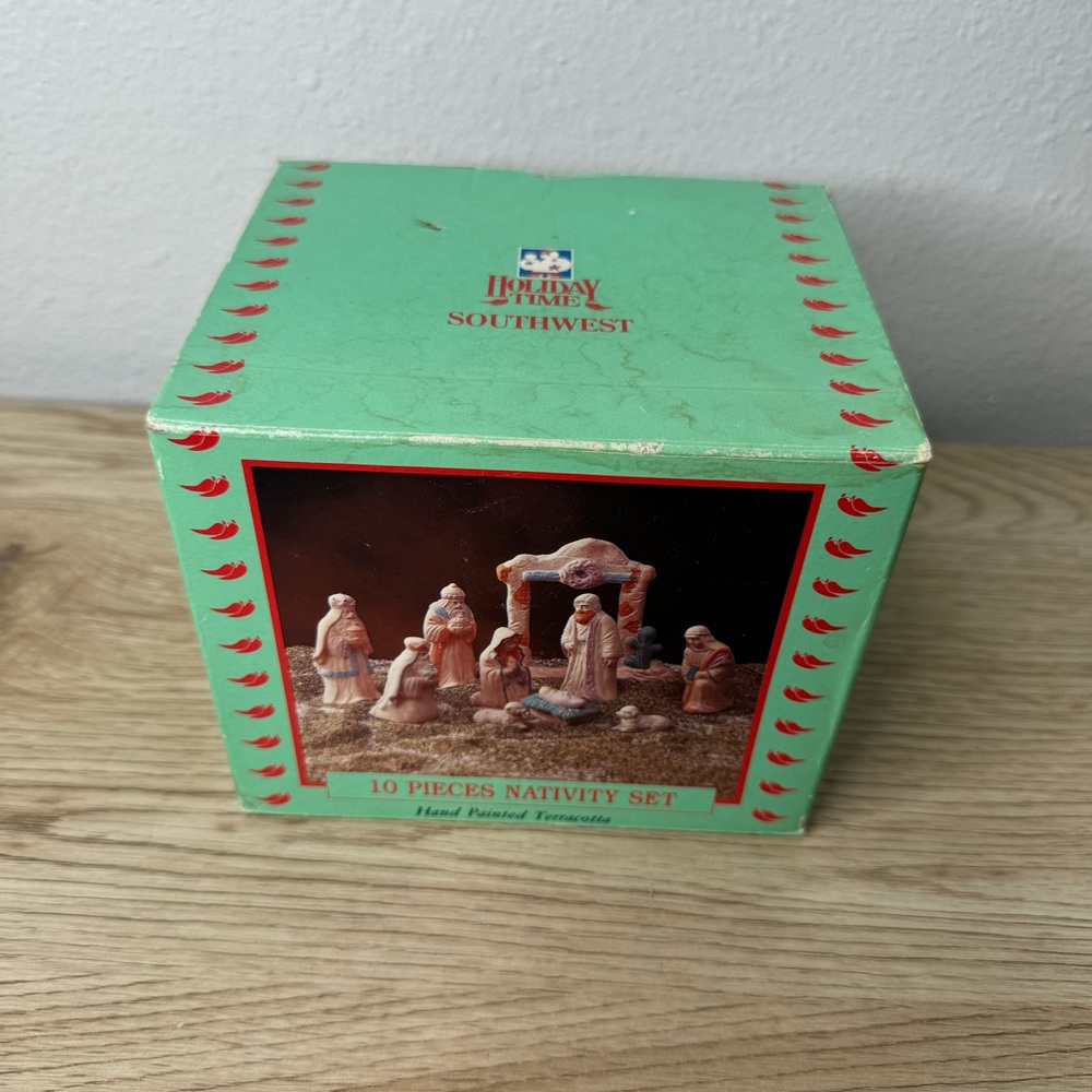 Holiday Time Southwest Themed Nativity Set Hand Painted Terracotta 10 Piece Set - Picture 4 of 13